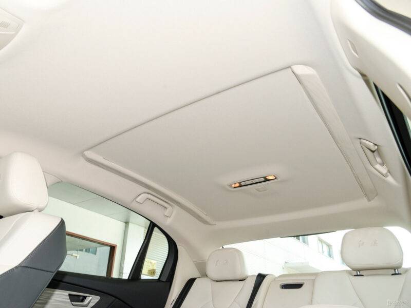 Hongqi E-QM5 for sale: Leverages Hongqi’s reputation as China’s premium automotive marque. - Image 10