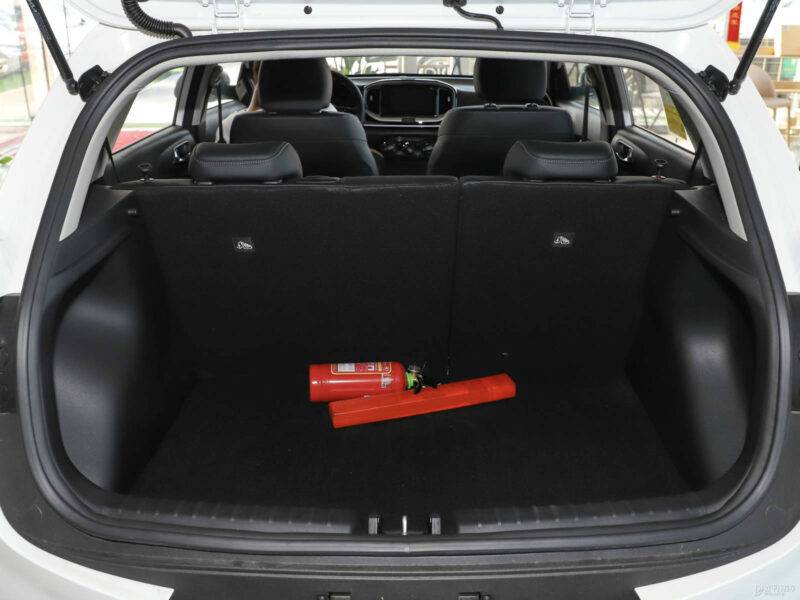 Kia Stonic for Sale | Fuel-Efficient SUV, Sporty Design & 5-Year Warranty - Image 7