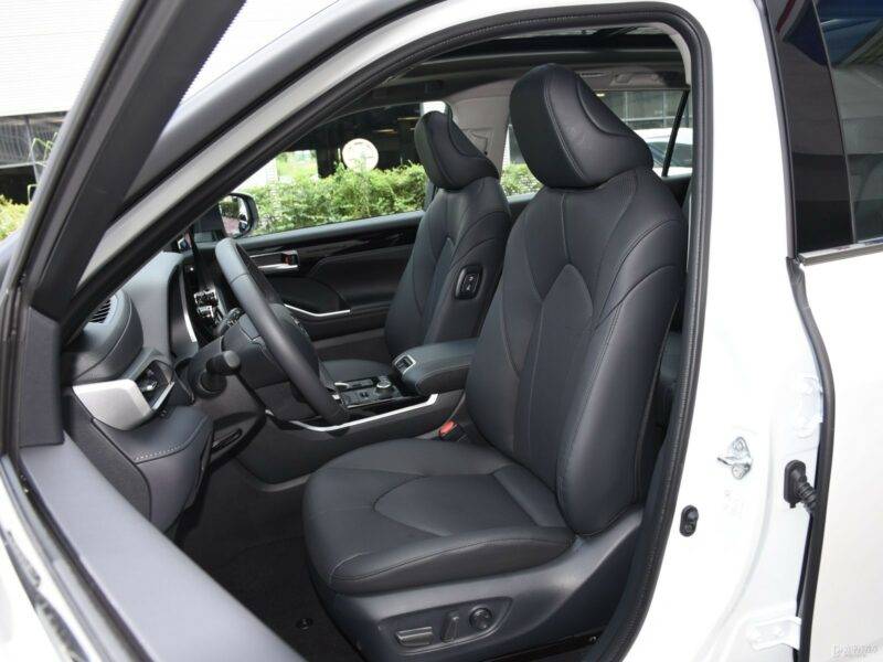 Toyota Highlander Hybrid ​2024: Best Family SUV | 36 MPG, Toyota Safety Sense & 8 Seats - Image 11