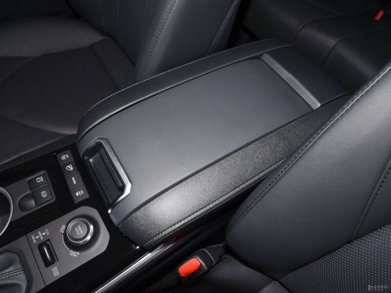 Toyota Highlander Hybrid ​2024: Best Family SUV | 36 MPG, Toyota Safety Sense & 8 Seats - Image 10