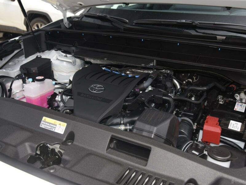 Toyota Highlander Hybrid ​2024: Best Family SUV | 36 MPG, Toyota Safety Sense & 8 Seats - Image 18